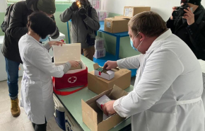 В Раде подсчитали, что на вакцинацию украинцев понадобится 200 лет