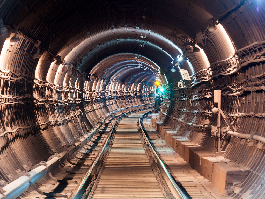 В Москве пассажиру метро придется заплатить 1 млн рублей за спуск в тоннель
