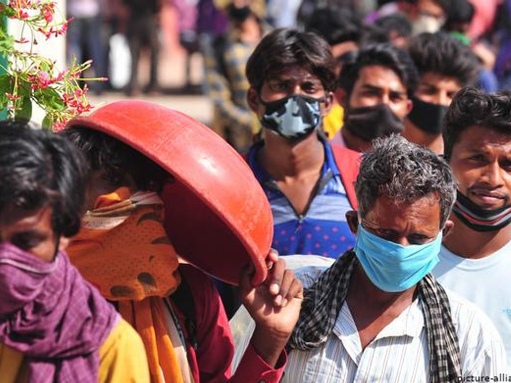 В столице Индии началась четвертая волна коронавируса
