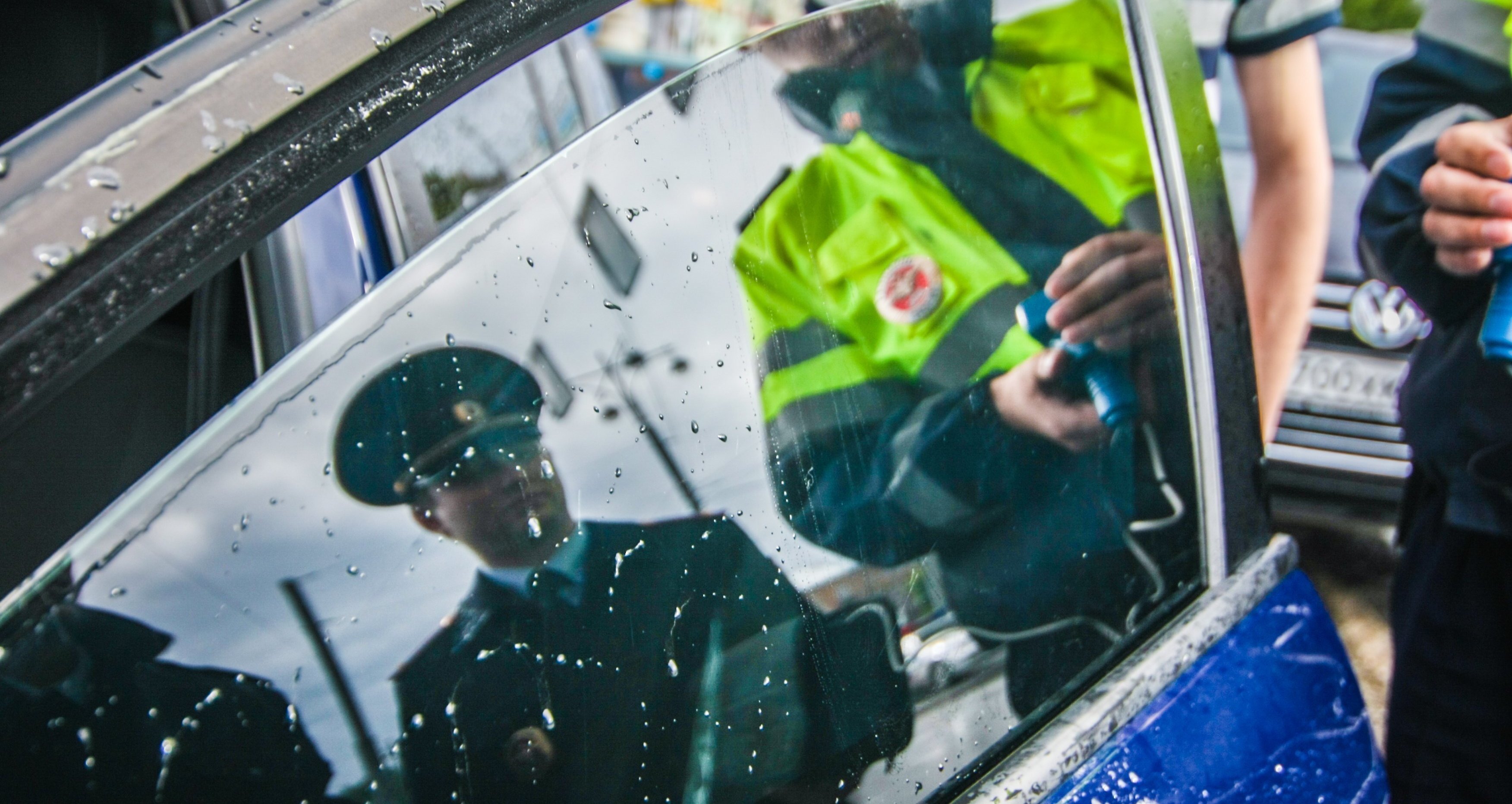 Cотрудники ГИБДД будут искать на дорогах «наглухо» тонированные авто