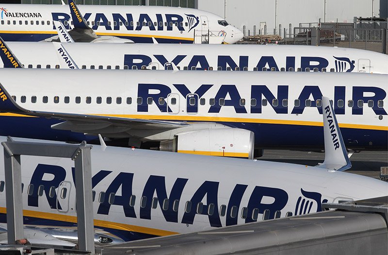 Самолет Ryanair экстренно сел в Берлине из-за сообщения о взрыве