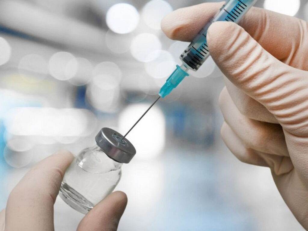 Новая вакцина от коронавируса будет защищать от всех мутаций