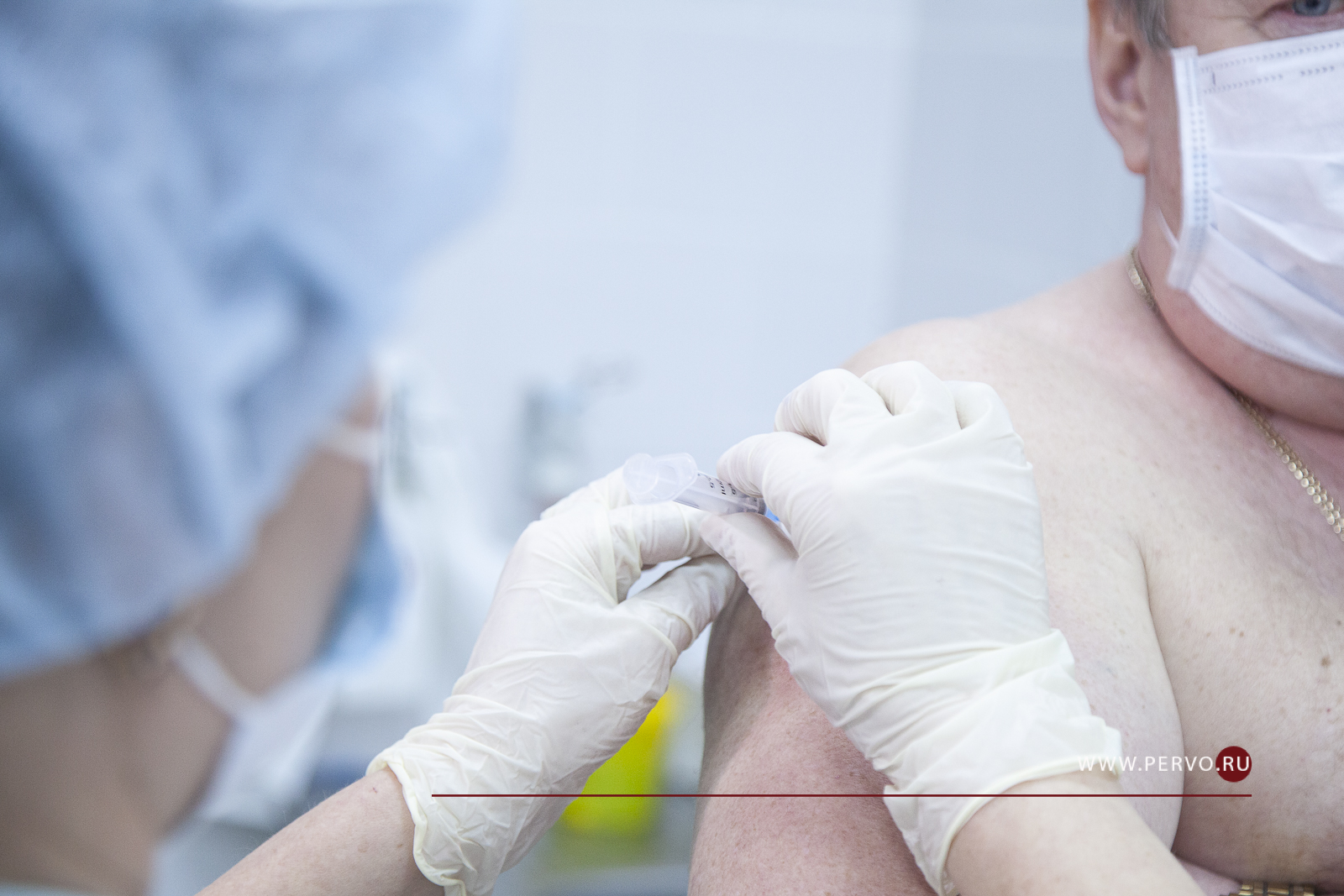 Жителей Первоуральска вакцинируют в обязательном порядке