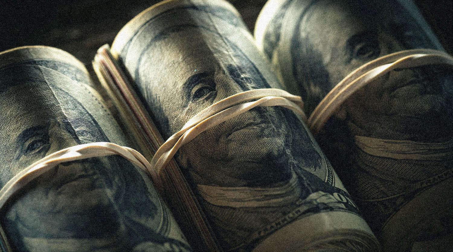 Эксперт рассказал, почему Россия не может отказаться от доллара
