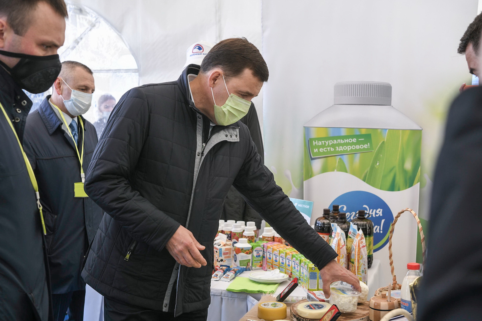 Губернатор Куйвашев проверил продукты в свердловском магазине
