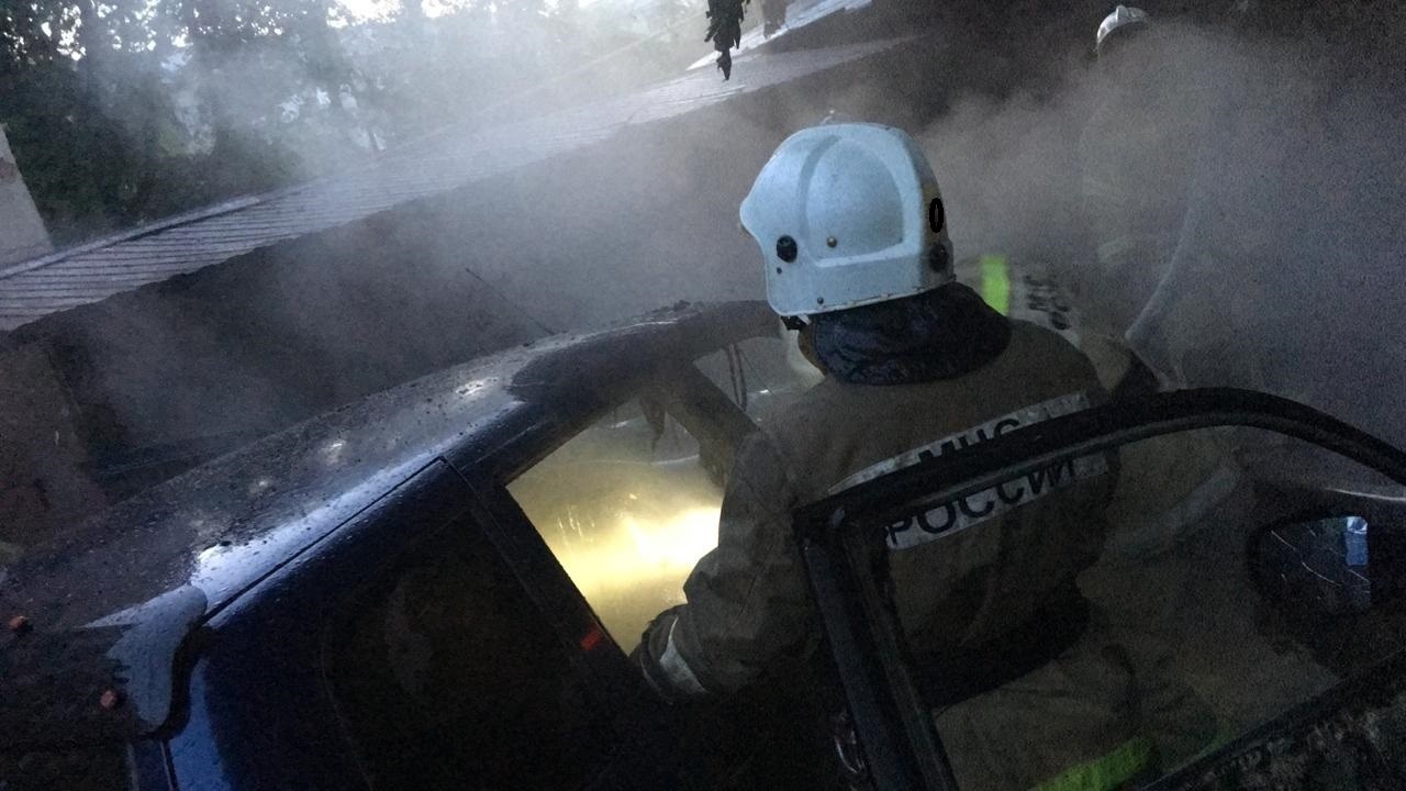 В Первоуральске горел автомобиль