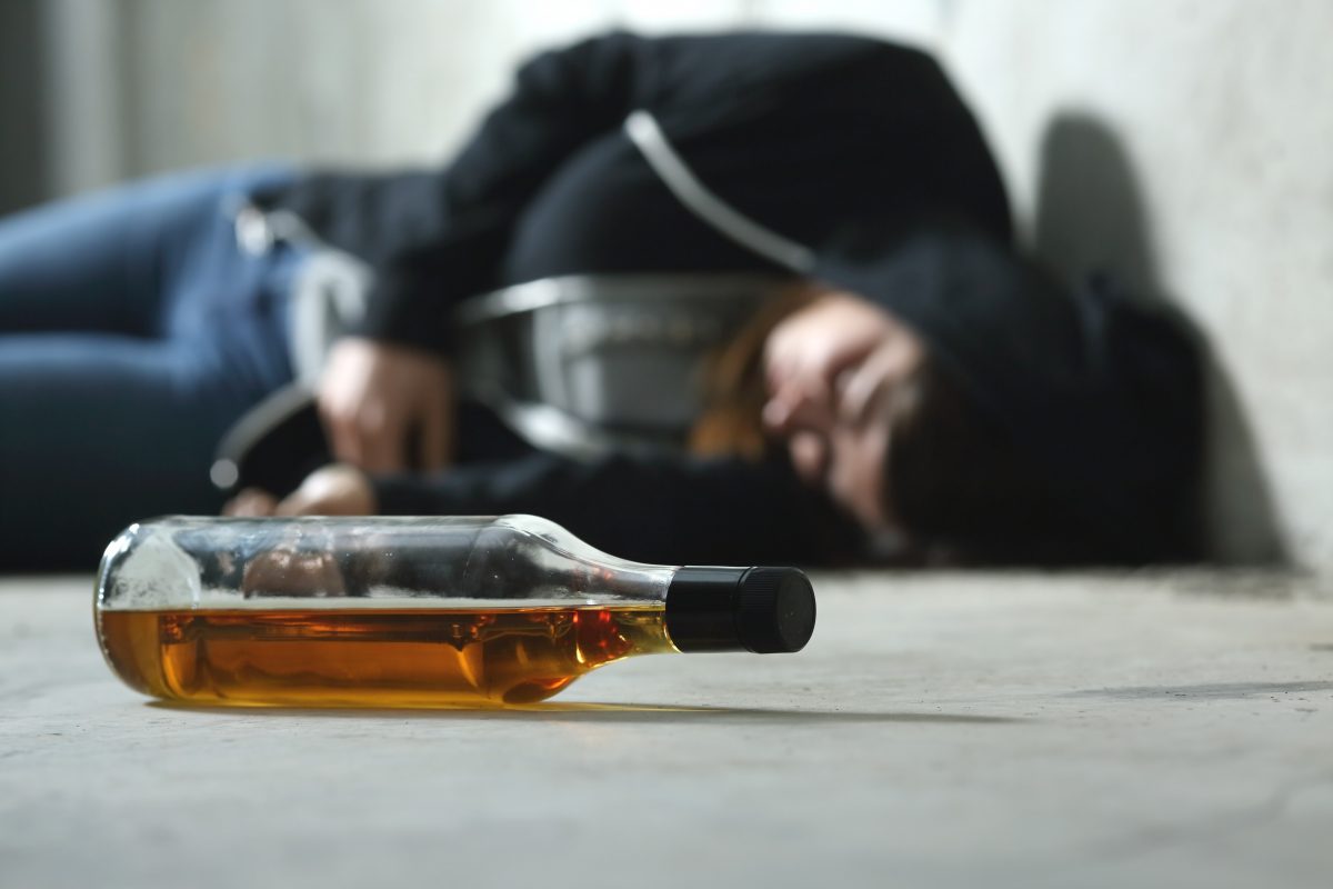 В больницу Первоуральска ежедневно доставляют подростков с отравлением алкоголем
