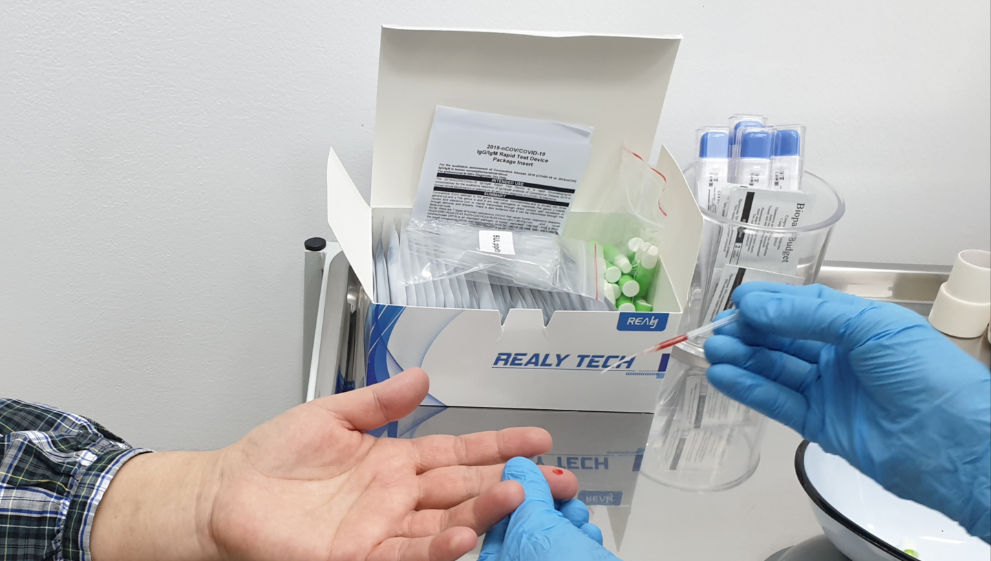 Для вакцинированных или переболевших при въезде в Россию отменили ПЦР-тест