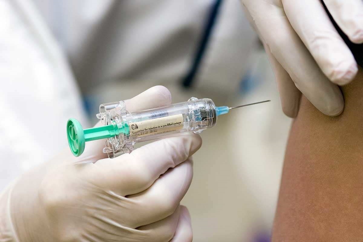 Детская поликлиника приглашает на вакцинацию против вируса папилломы человека