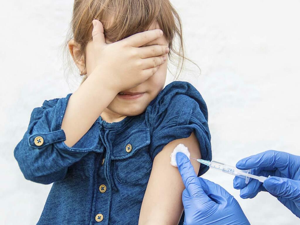 Более половины россиян оказались не готовы вакцинировать детей от COVID