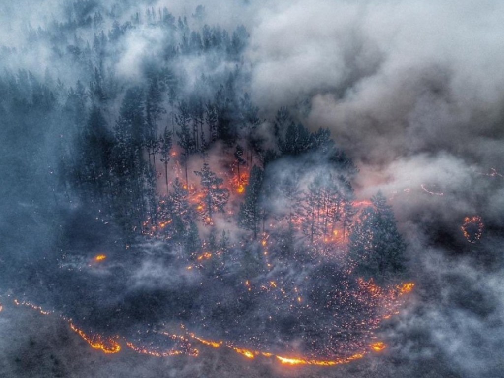 Дым от пожаров в Якутии достиг Аляски