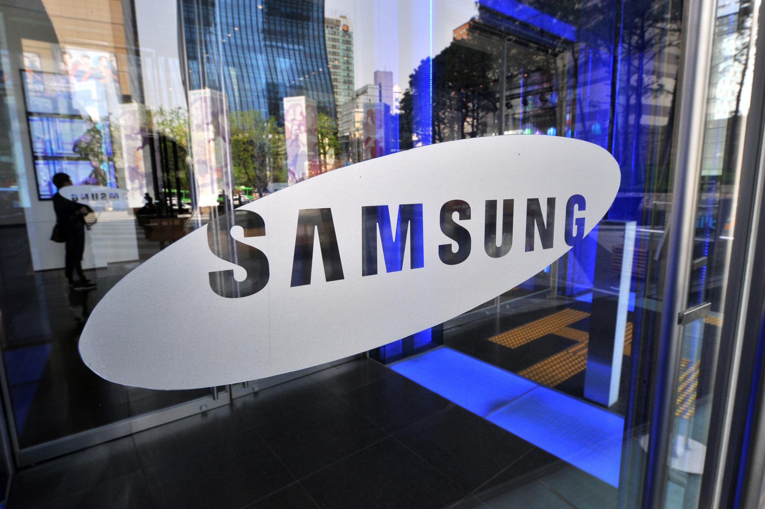 Samsung получила патент на новый смартфон с выдвижной камерой