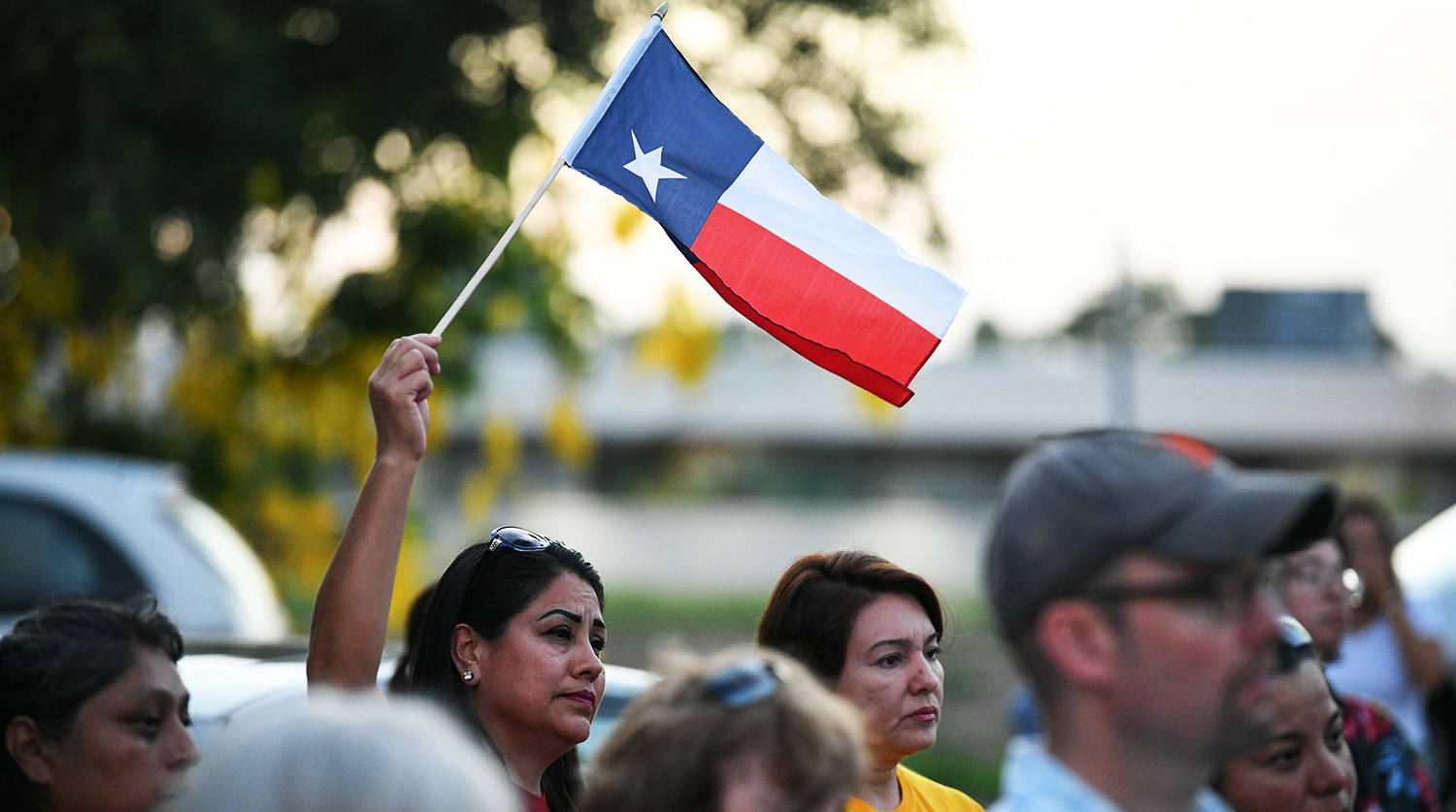 Губернатор Техаса запретил местным властям устанавливать масочный режим