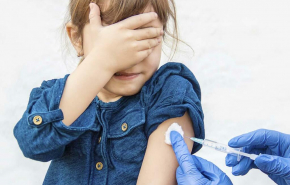 Более половины россиян оказались не готовы вакцинировать детей от COVID