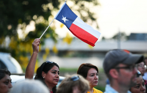 Губернатор Техаса запретил местным властям устанавливать масочный режим
