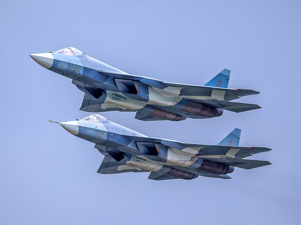 Источник назвал сроки начала производства новой версии Су-57