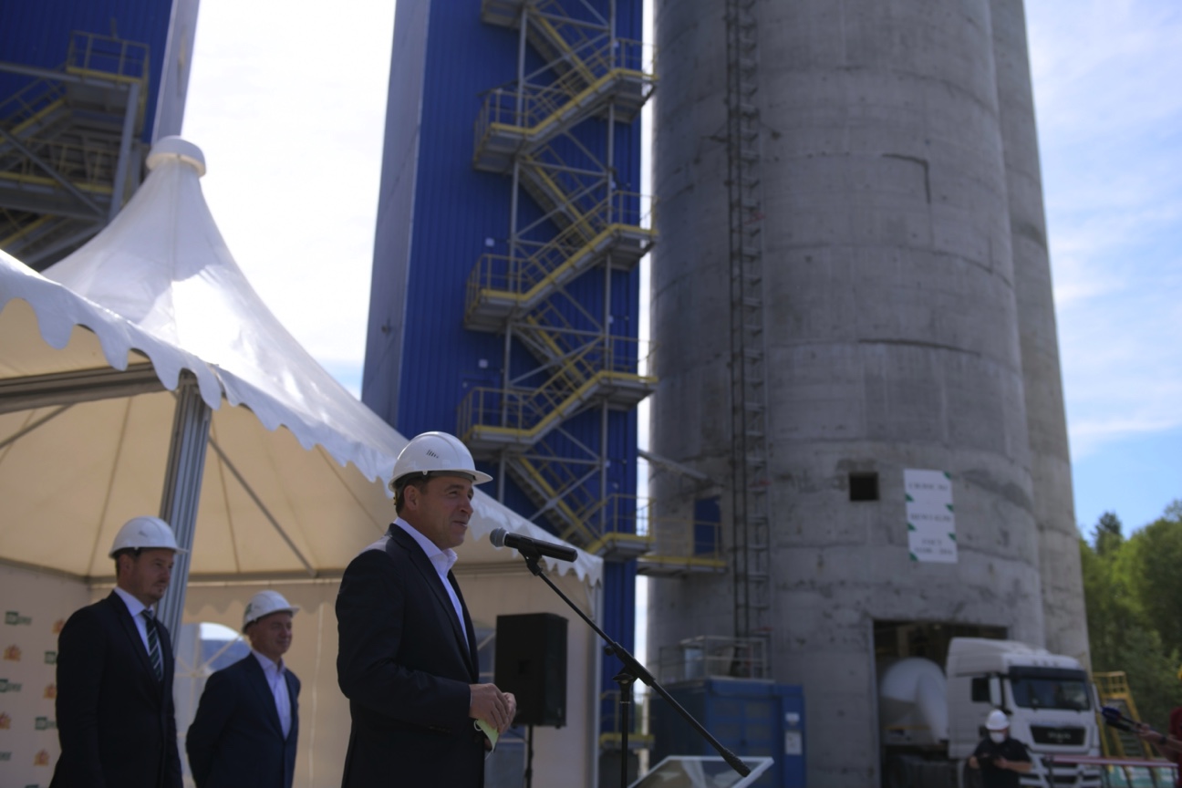 Евгений Куйвашев дал старт полномасштабной работе нового цементного завода