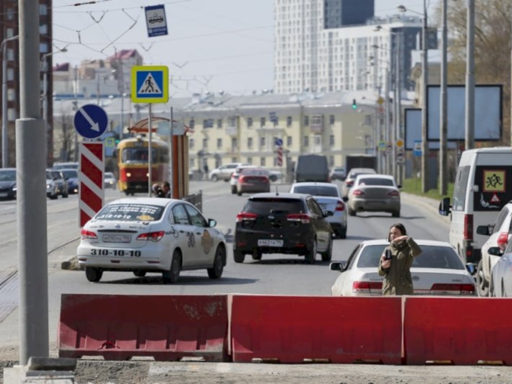 В Екатеринбурге вновь закрывают Макаровский мост
