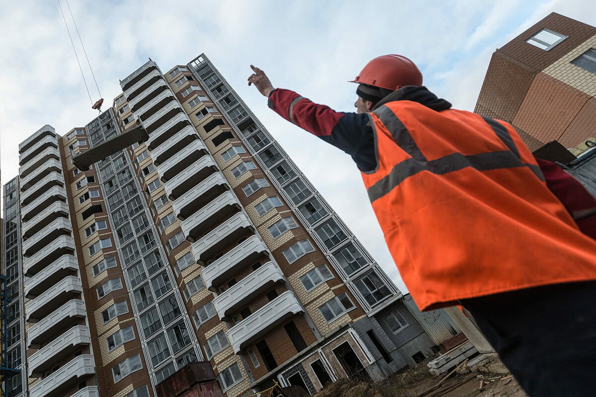 В России впервые за год подешевело жилье