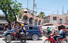 Число жертв землетрясения на Гаити увеличилось до 1 297