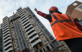 В России впервые за год подешевело жилье