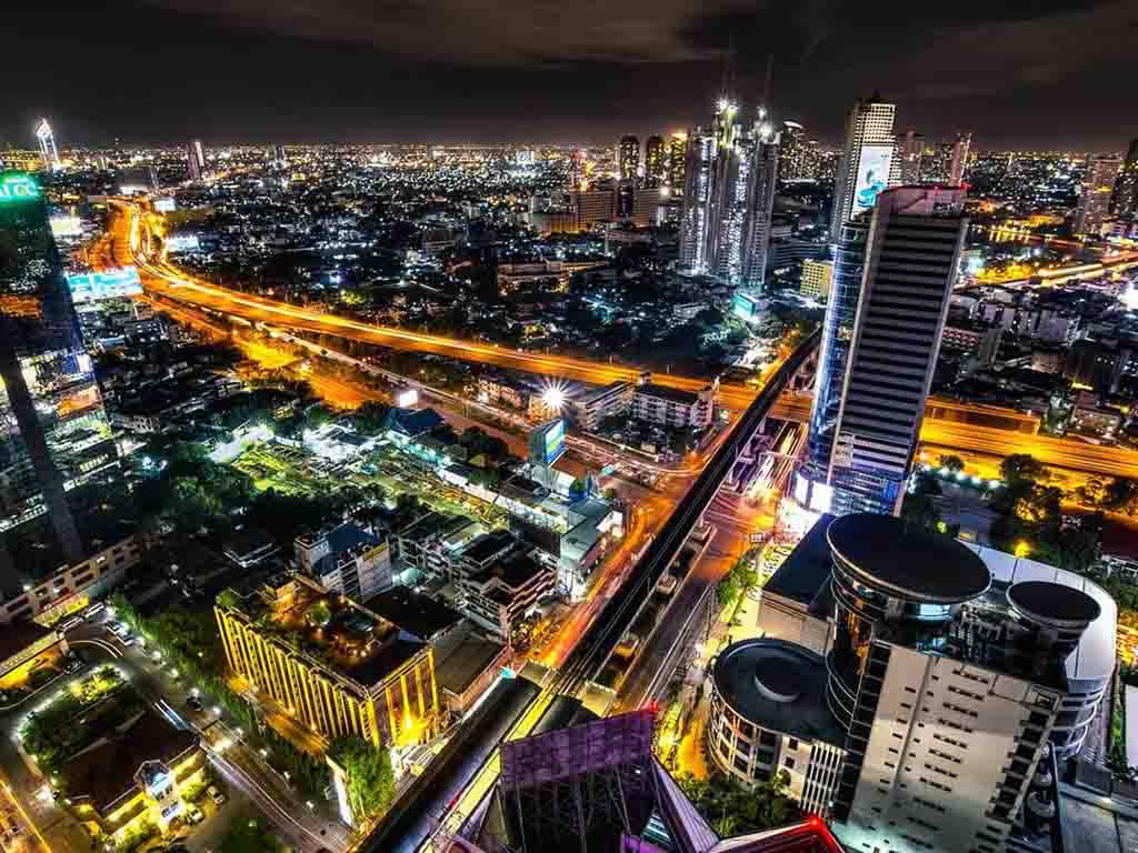 Бангкок откроется для привившихся от коронавируса туристов с 15 октября