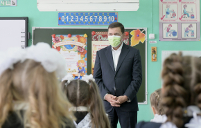 Губернатор Евгений Куйвашев провел открытый урок для 11-классников