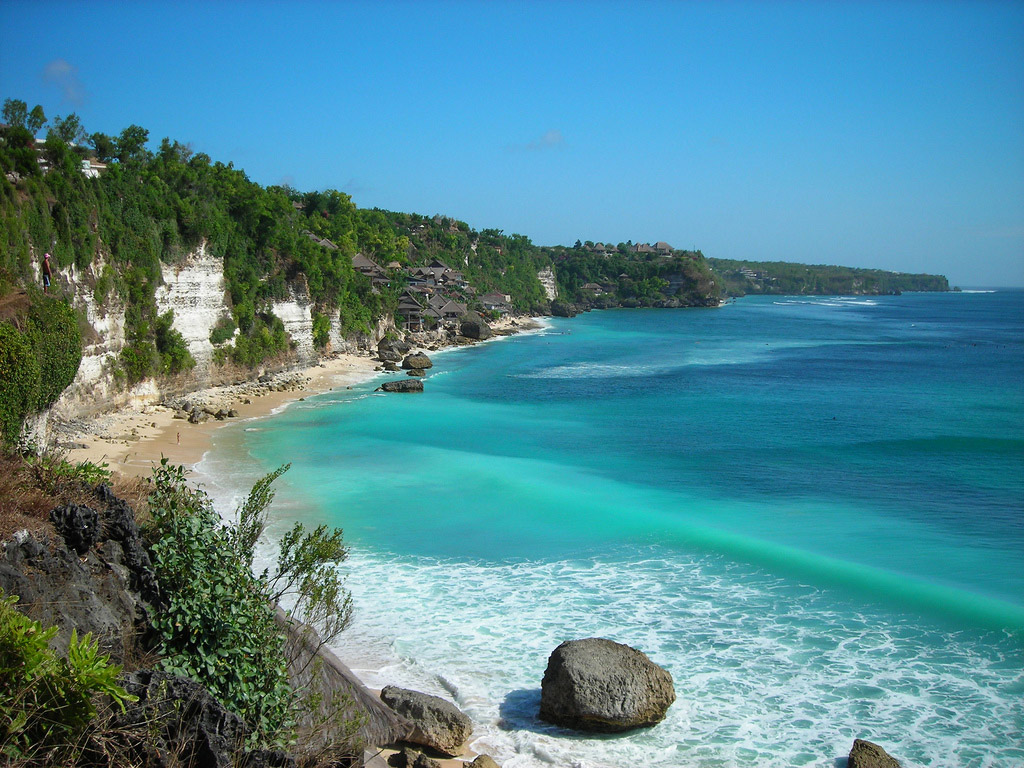 На Бали начали пускать туристов из пяти стран