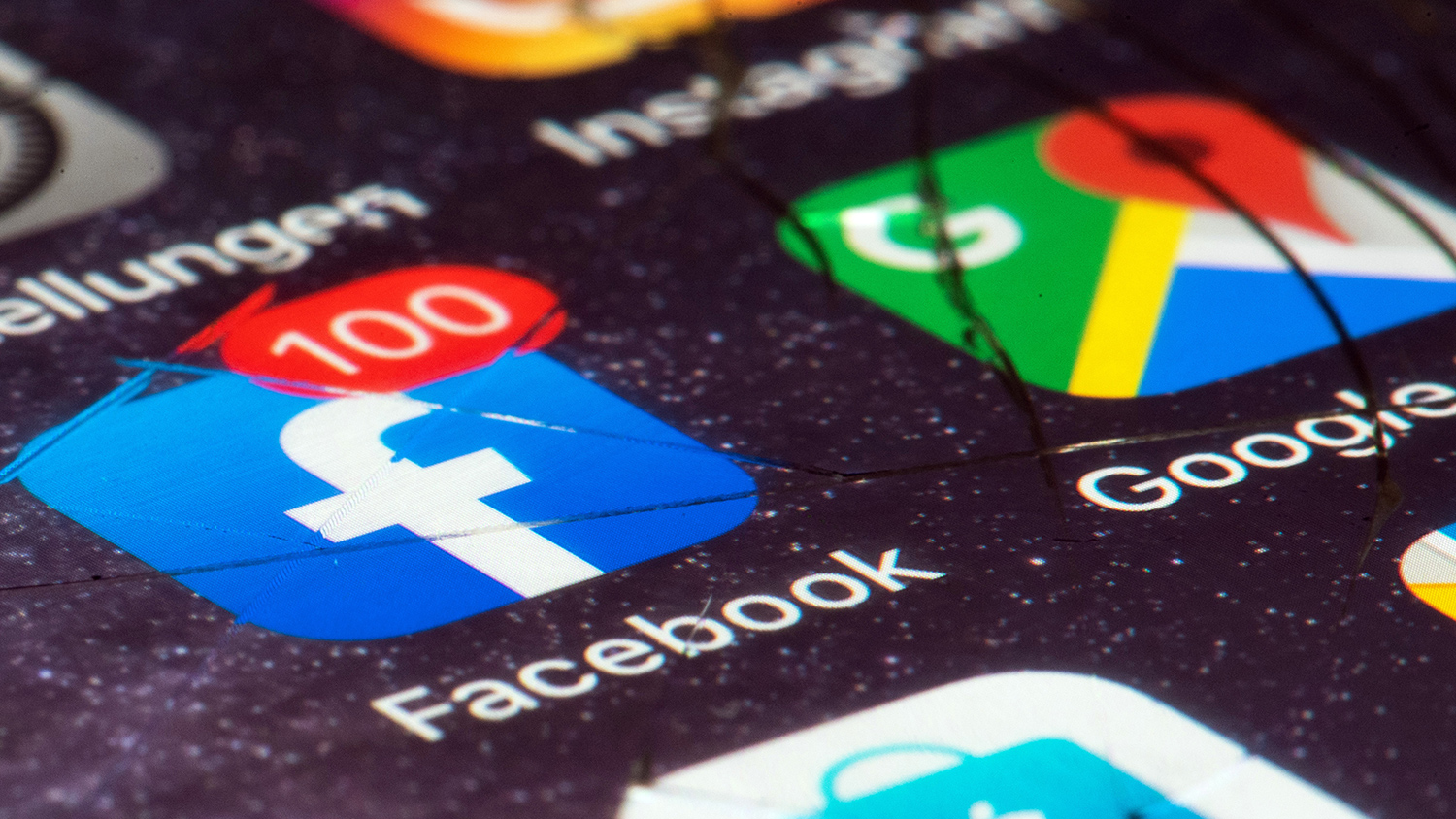 Facebook наймет 10 тыс европейцев для создания метавселенной