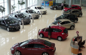 Средневзвешенная цена нового автомобиля в России превысила 2 млн рублей