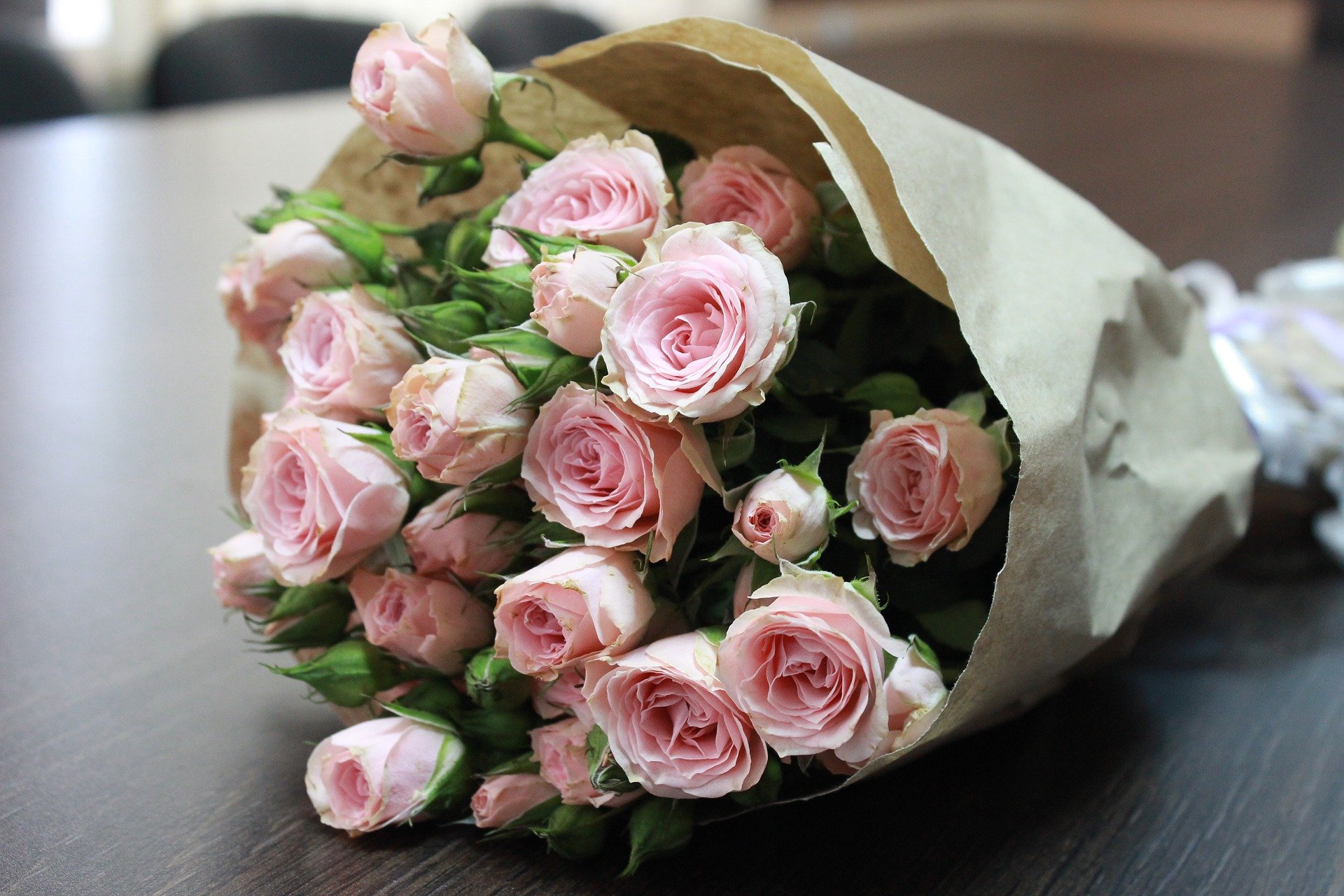 Почему стоит подарить букет роз на день рождения