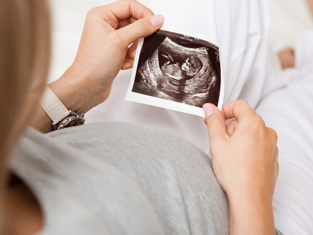Медики нашли связь между коронавирусом и мертворождением у беременных