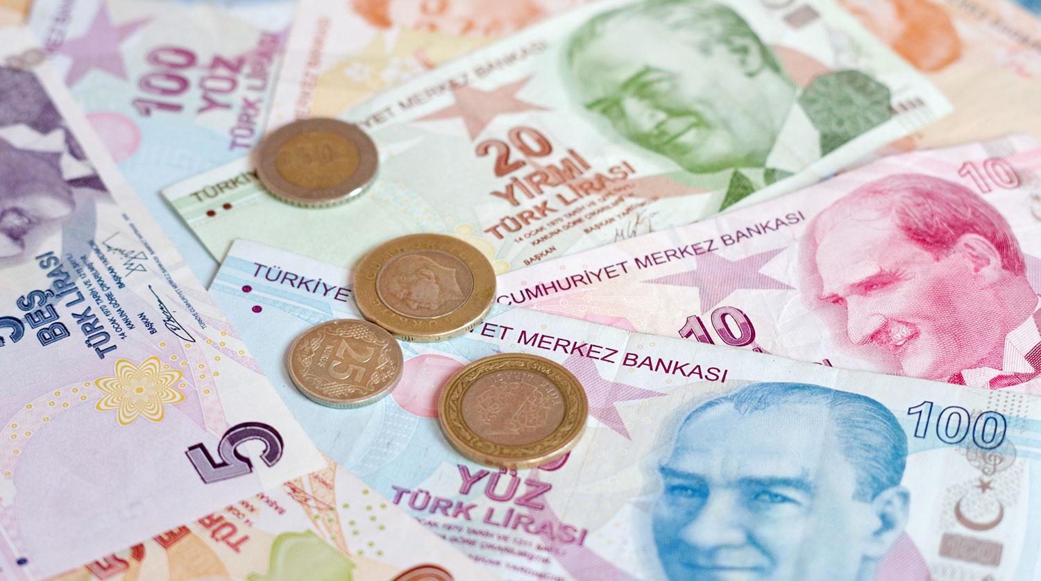 Курс турецкой лиры упал до рекордно низкого уровня