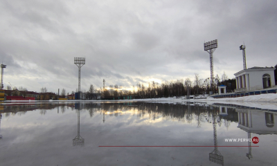 Оттепель растопила лед на стадионе «Уральского трубника»