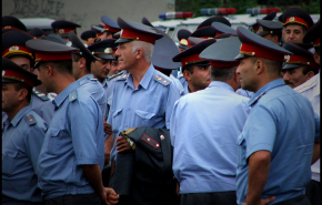Поставщика гнилых полицейских рубашек обвинили в хищении 270 млн рублей