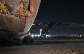 В аэропорту Владивостока снегоуборочная машина протаранила Ил-76