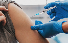 Житель Новой Зеландии за один день сделал 10 прививок от COVID