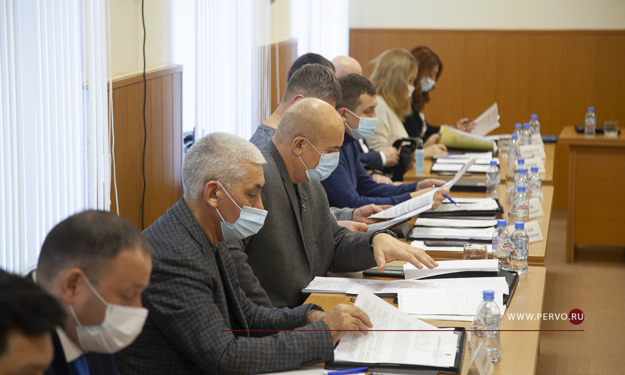 Состоялись первые в 2022 году заседания комитетов городской Думы