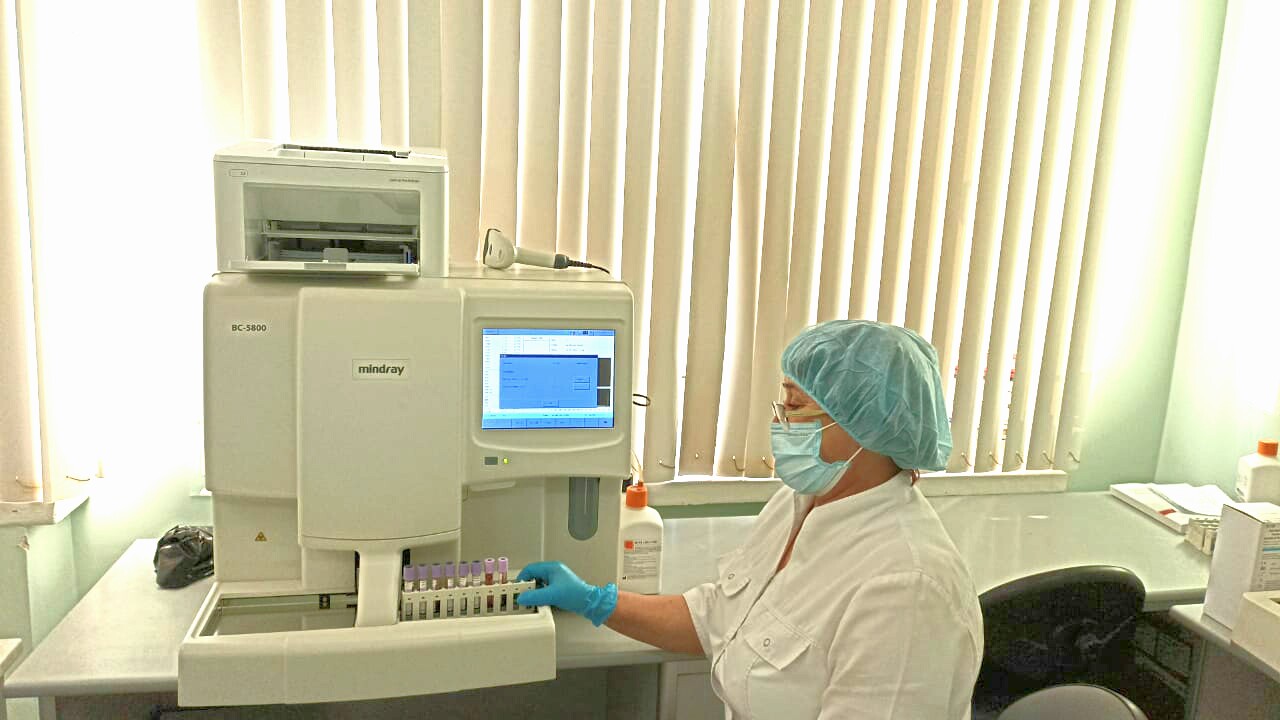 Лаборатория Первоуральской больницы пополнилась новым анализатором крови