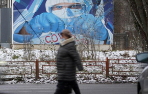 Глава центра Чумакова не ожидает завершения пандемии коронавируса в течение года