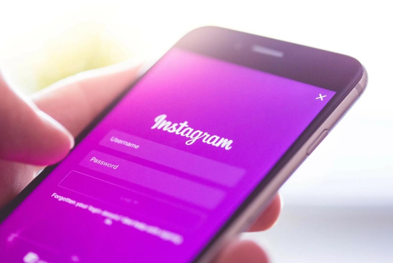 Instagram разрешит удалять старые фото и лайки