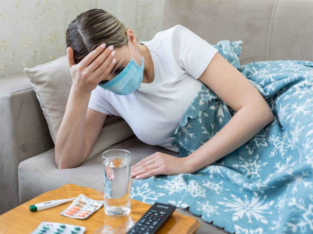 Иммунолог заявил о невозможности одновременно заболеть COVID-19 и гриппом