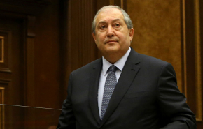 В парламенте Армении приняли отставку президента