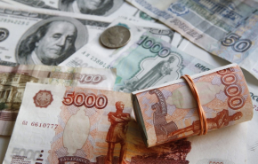 Рубль стал самой недооцененной валютой мира по «индексу бигмака»