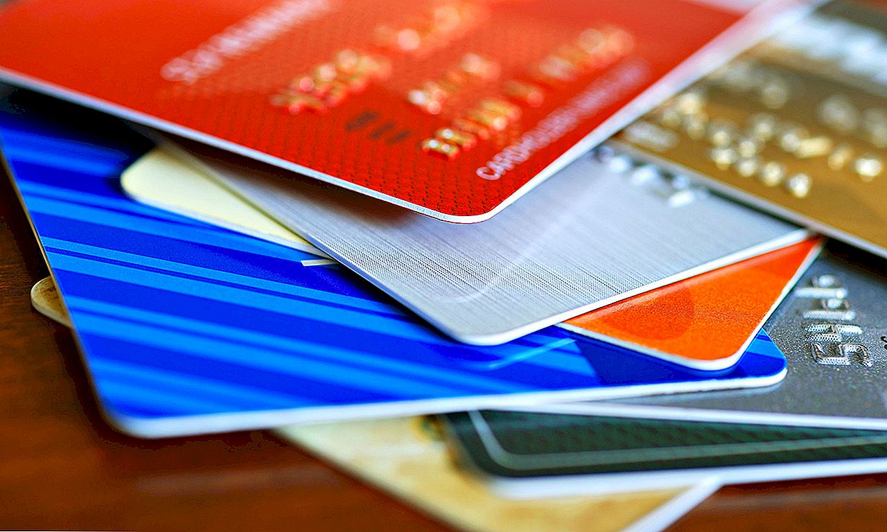 Mastercard и Visa объявили о приостановке своих операций в России