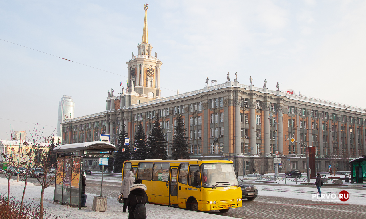 В некоторых частных автобусах Екатеринбурга отменили оплату банковскими картами