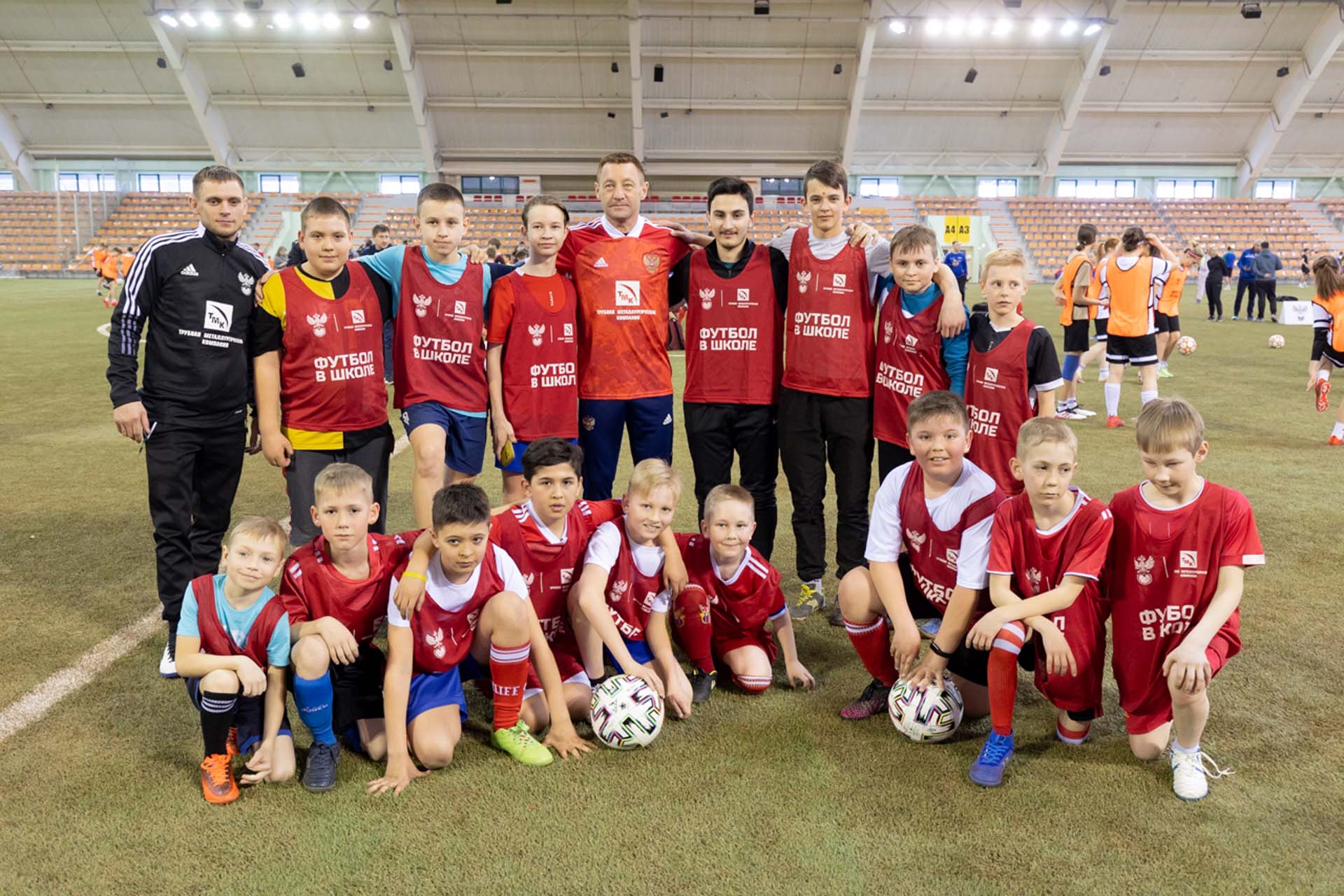 ТМК поддержала открытые уроки для школьников Екатеринбурга со звездами футбола