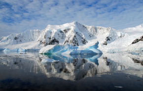 Российские ученые обнаружили частицы внеземного происхождения в древнем льду Антарктиды