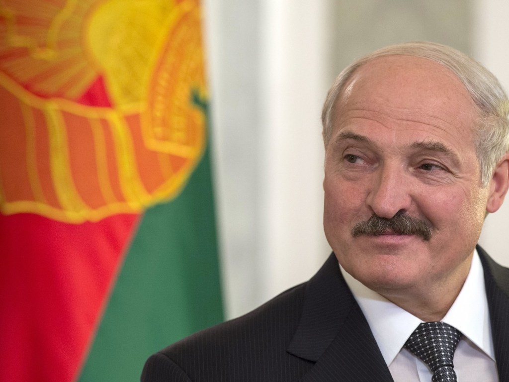 Лукашенко назвал Путина молодцом за прекращение «всех коронавирусов» в мире