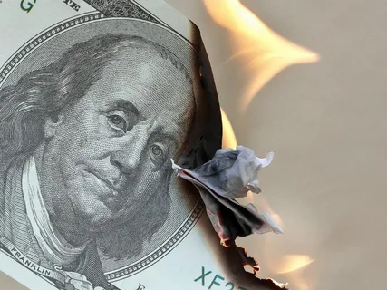 Экономист назвал стратегию, которая положит конец гегемонии доллара